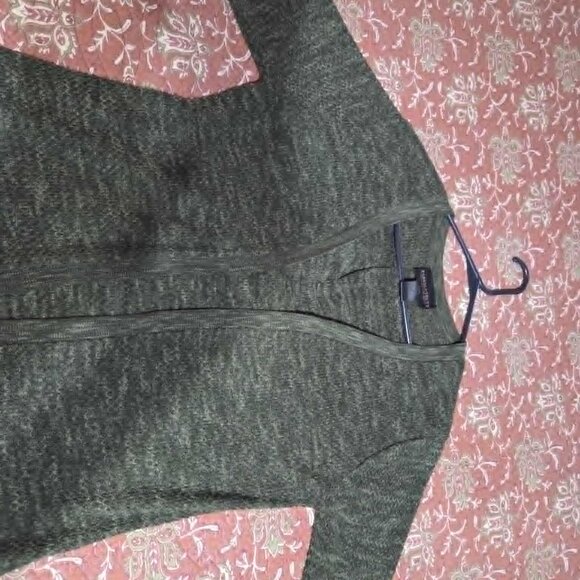 Women's Sweaters - Picture 3 of 8